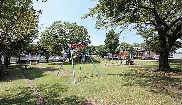 ほほえみ公園(約320m)