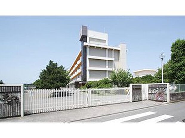 西が丘小学校(約600m)