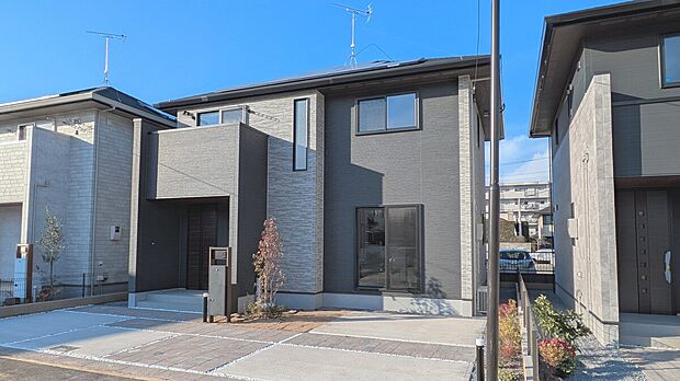 【No.3　外観】太陽光発電+おひさまエコキュート搭載の2×6工法の住まいが完成しました。
建物内のご見学が可能です。ぜひ実際にトヨタの木の住まいをご体感ください。
（2026年1月撮影）