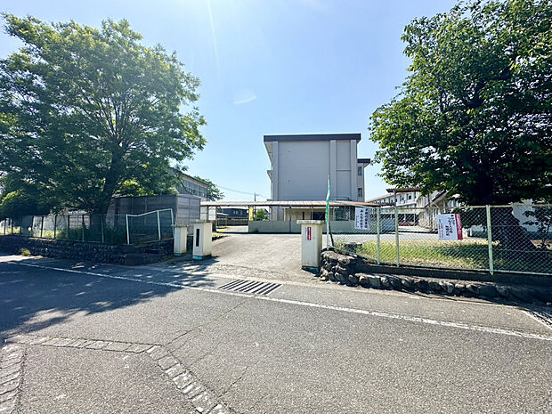 富士宮市立富士根南中学校（約949m）