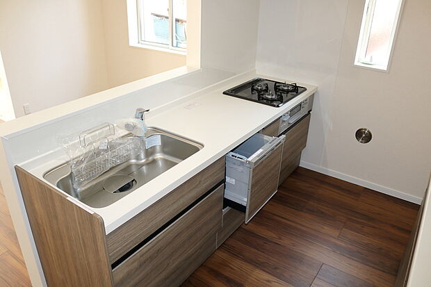 【（同一仕様）キッチン】水垢がつきにくい人工大理石調のシンクが標準仕様となっております♪