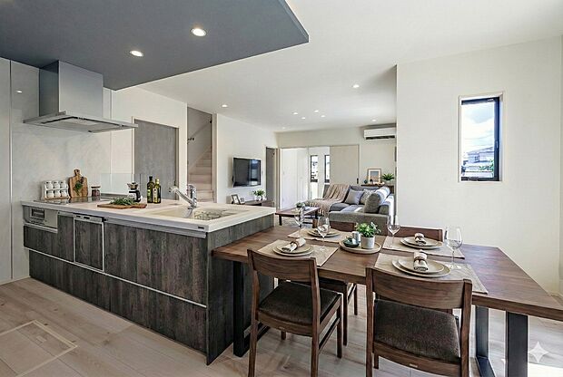 【2号地リビング】
南面に面したリビングダイニングには柔らかな採光がたっぷりと届きます。明るく開放的なリビングには、ご家族の笑顔が溢れます。19帖の広々LDKでゆったりと寛ぐことができます。