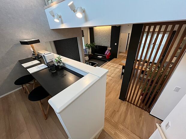 当社施工例 プラン、土地、資金計画、税金等、家づくりに関する疑問点や不安な事は、何でもご相談ください。家づくりに関してのご説明およびヒアリングを丁寧にさせていただき、新居完成まで万全にサポートします。