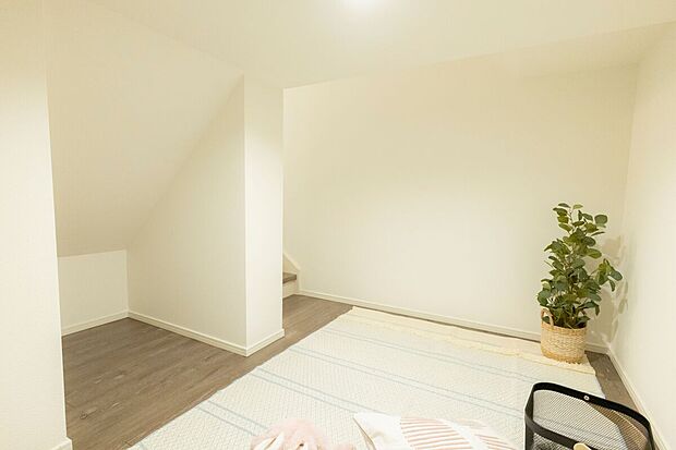 【4号地】基礎内収納は広々と。ストック収納や子ども達の遊び場に。