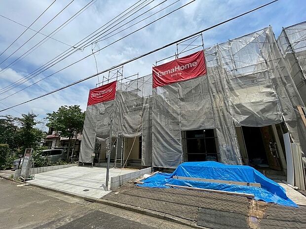 骨組みが立ち上がり、いよいよ全体のボリューム感が分かるようになりました。この「建築中」の姿が見られるのは今だけです。ぜひ現地でスケール感を体感してください！