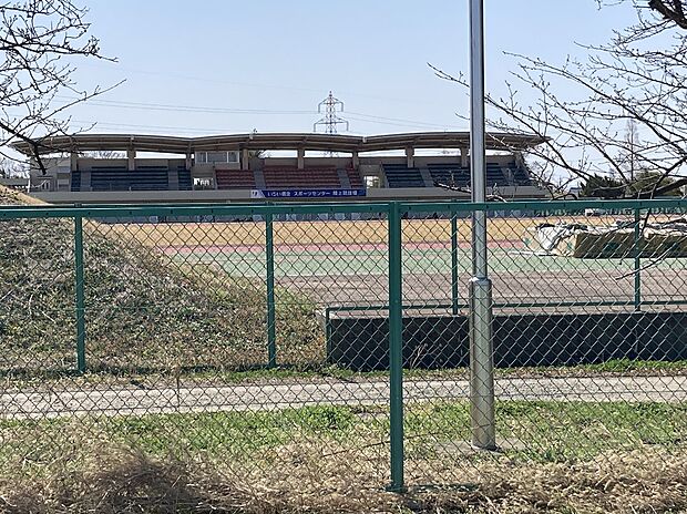 いちい信金スポーツアリーナ(約250m)