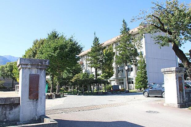 赤穂中学校(約650m)