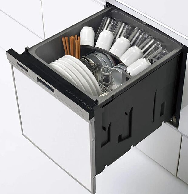 【食器洗浄乾燥機】食器洗浄乾燥機付きのキッチンは、毎日の家事を助けてくれるアイテム。タイマー式にしておけば、夜まとめて洗って、朝にはピカピカ。