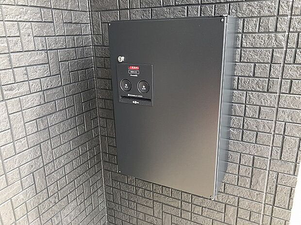 【宅配ボックス】宅配ボックスを設置することで、再配達や受取の待ち時間の手間を省くことで自由な時間を創り、ストレスフリーなライフスタイルをご提案します。(画像はイメージ)