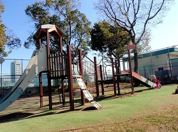 下鳥羽公園(約270m)