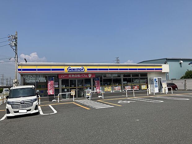 ミニストップ名四川越店(約650m)