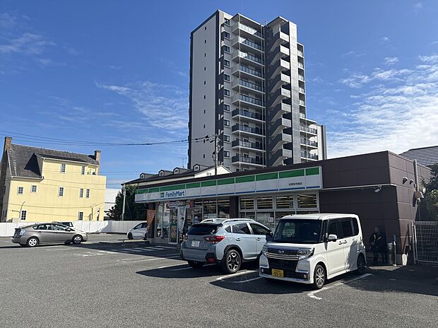 ファミリーマート多布施店（約550m）