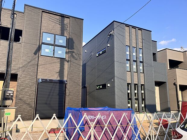 【建築中】左：1号地　　右：2号地