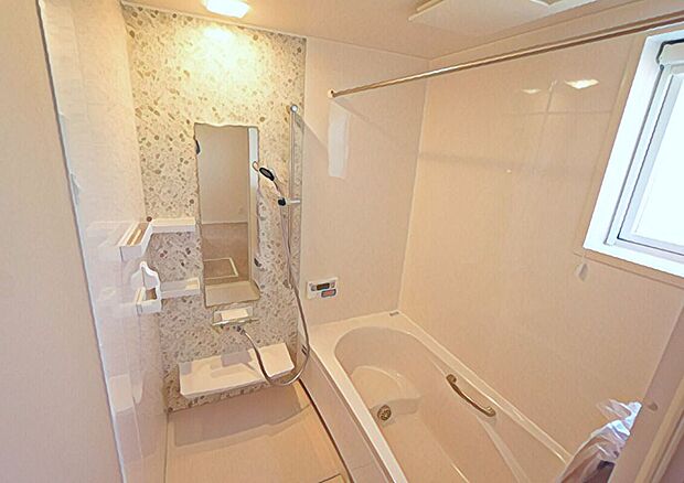 【浴室】■浴室乾燥暖房機付き
■魔法びん浴槽は4時間以上経っても温度低下はわずか2.5℃
■断熱防水パンのフタでさらに保温が長持ち