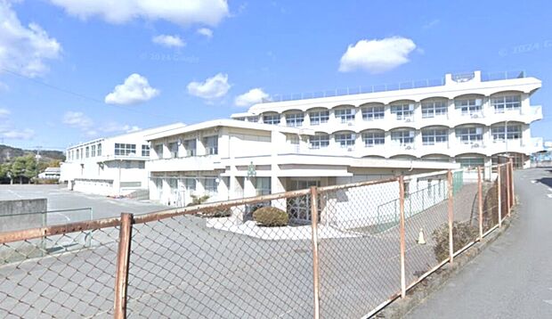 富士市立鷹岡小学校（約600m）