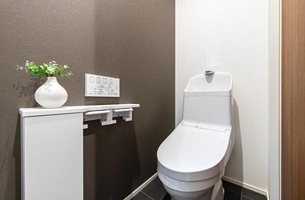【トイレ】毎日使うところで意識せずに節水&節約♪オート洗浄や汚れ防止機能などを搭載した日々の暮らしで便利なタイプです。（画像はイメージです。）

