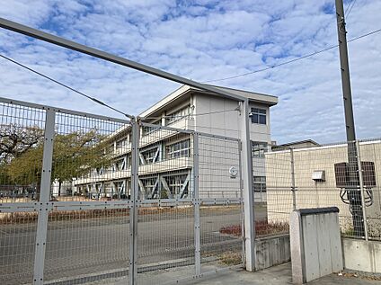 斑鳩小学校 徒歩13分（962ｍ）