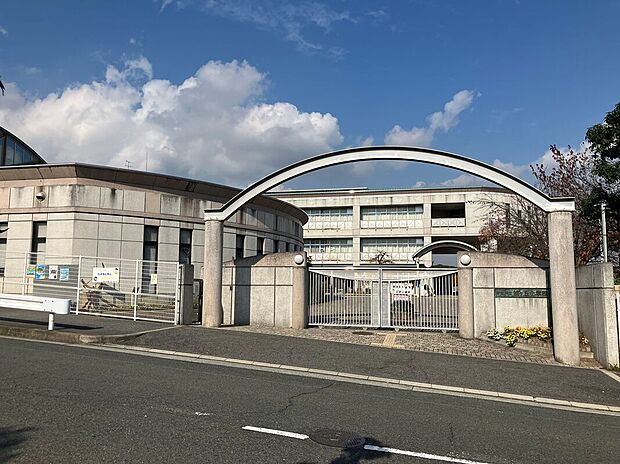 市立旭ケ丘小学校（約545m）