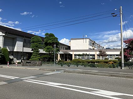 豊科南小学校 700ｍ(徒歩9分)