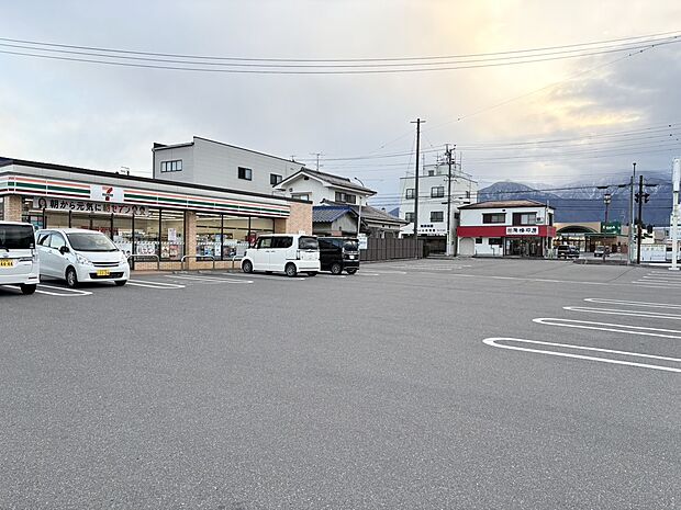 セブンイレブン豊科成相店(約1,100m)