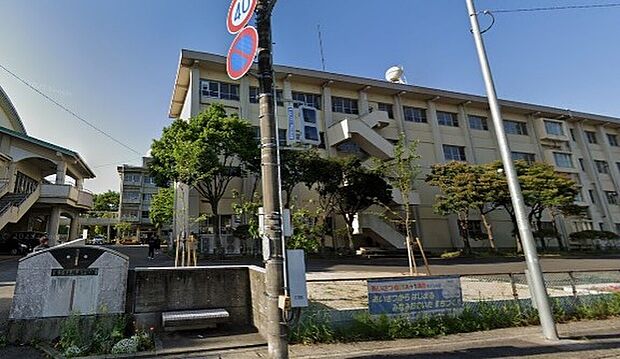 大分県立城南中学校(約700m)