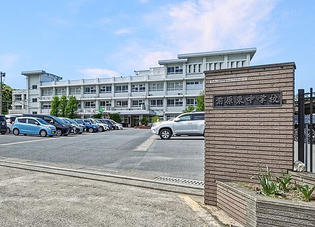 糸島市立前原東中学校(約3,100m)