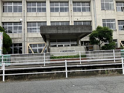 耳成小学校 1700m (徒歩22分)