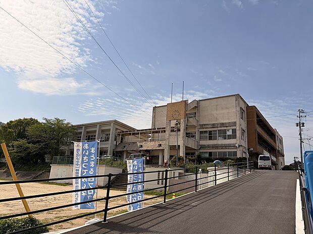 臼杵市立西中学校（約260m）