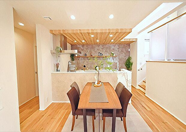 【キッチン】■下がり天井が印象的なキッチン
■お子様と一緒に料理もできるゆとりの空間