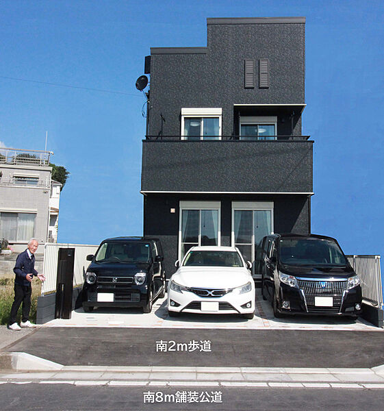 土地３３坪３５付６ＬＤＫ(中３Ｆ含む)
車３台駐車可能なホワイトストーン張り車庫兼庭園付
