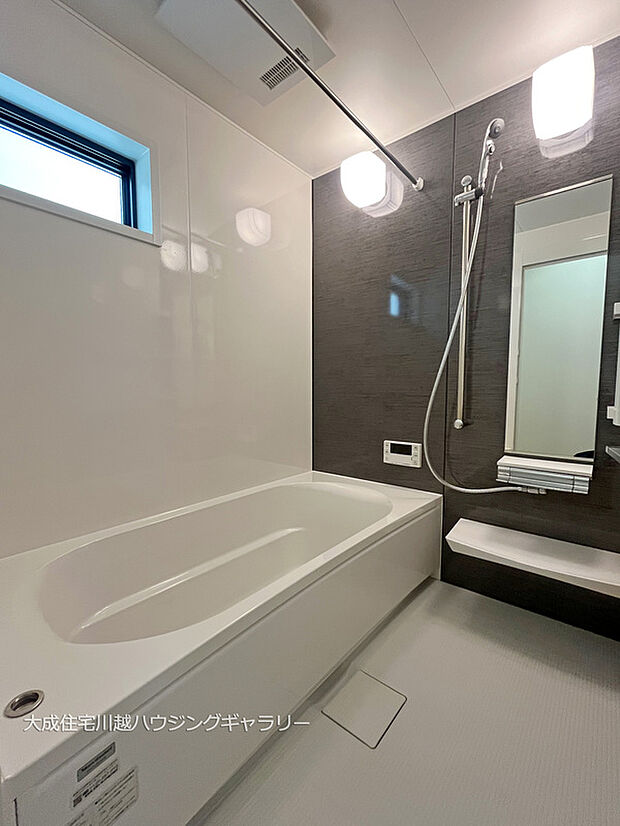 【浴室】ゆったり脚を伸ばし日々の疲れを癒せます＾＾