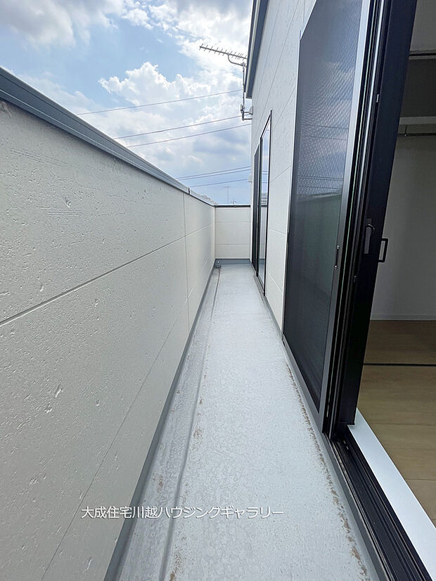 【新築未入居 川越市藤間】バルコニー２階と３階にございます。