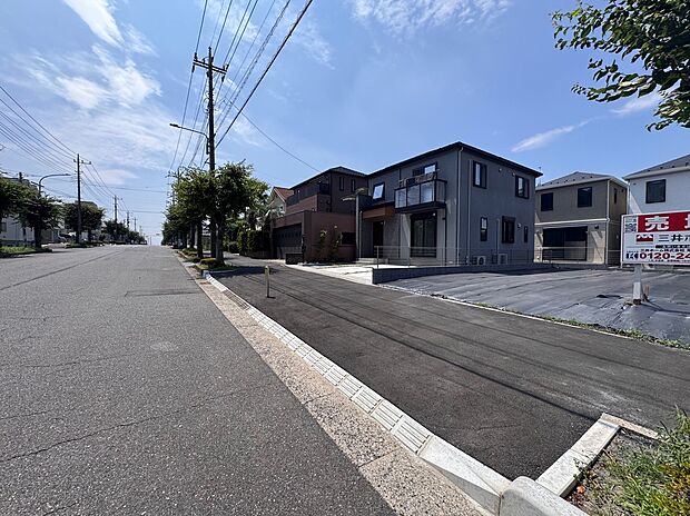 前面道路・歩道（2025年8月）含む現地撮影
