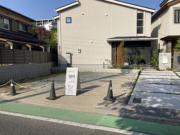 現地写真(2026年5月撮影)
南側が隣地駐車場のため日当たり良好です