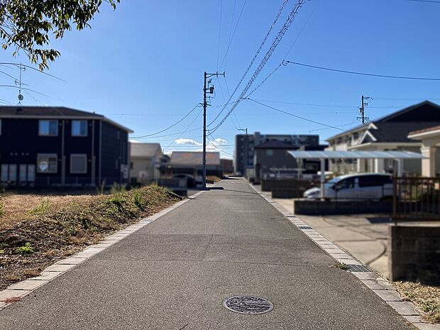 前面道路（東側より撮影）（撮影日：2025年12月18日）