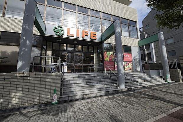徒歩約14分1,100ｍにはライフ御影店があり、利便性の高い環境です。