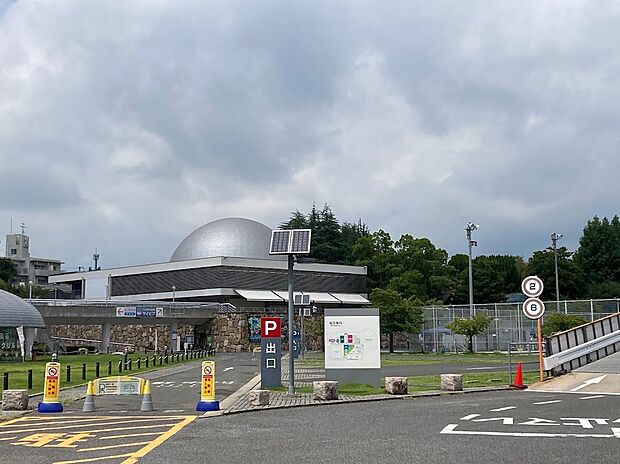 岡山県生涯学習センター 人と科学の未来館サイピア・太陽の丘公園 約1300m
科学と自然を体験できる複合施設です。太陽の丘公園は、遊具や広大な芝生広場があり、お子様連れに最適です。