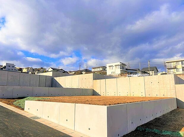 家族の暮らしや希望を考えながら、これから建てる住まいのプランを検討できます。敷地の広さや形状、周辺環境なども含めて、ぜひ現地でご確認ください。