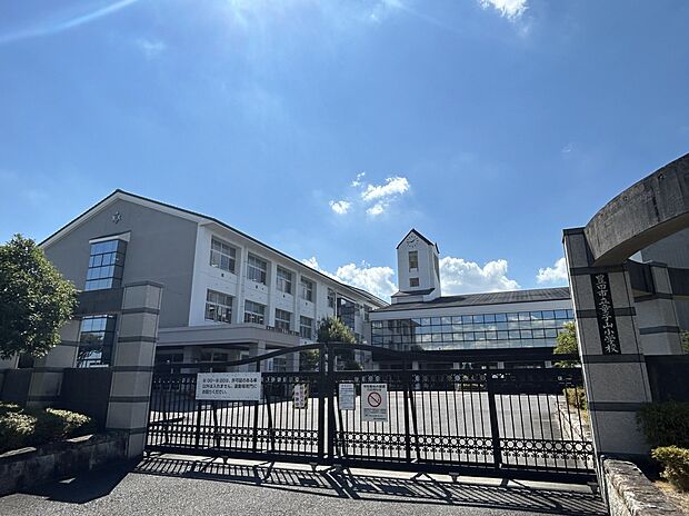 豊田市立童子山小学校（約390m）