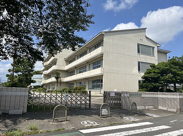 宇都宮市立泉が丘小学校(約900m)