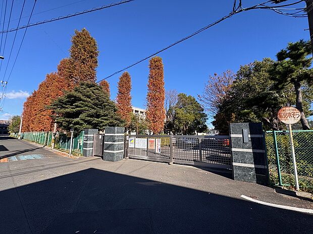 蕨市立第一中学校(約1,100m)