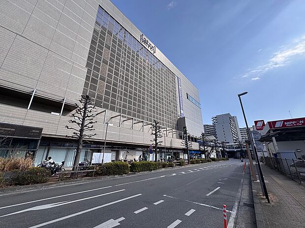 【アトレ川越】トレンドを抑えたファッションや雑貨、カフェが充実し、仕事帰りや観光の合間に気軽に立ち寄れる場所です。徒歩約13分