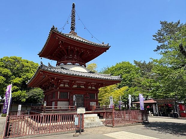 【喜多院】徳川家光公誕生の間など、江戸城の遺構を今に伝える川越の名刹です。日本三大羅漢の一つ「五百羅漢」や春の桜、秋の紅葉など見どころが豊富。徒歩約9分