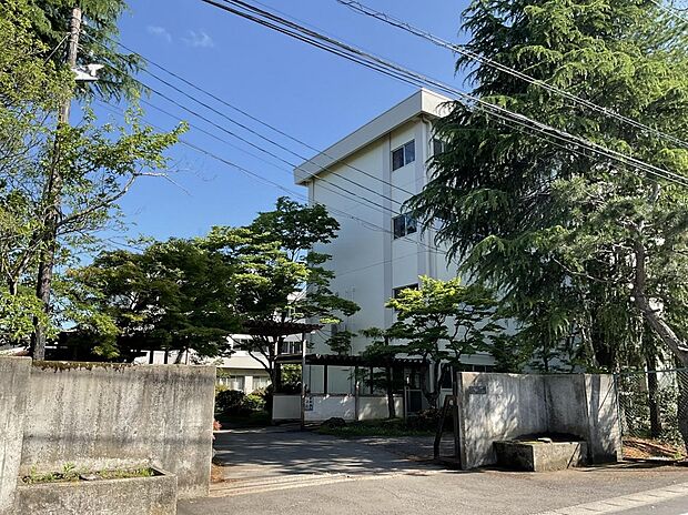 仙台市立八木山中学校(約1,000m)