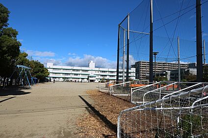 茨木市立畑田小学校 約950m(徒歩約12分)