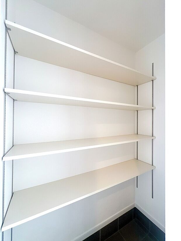 【SIC(シューズインクローゼット)】【プラン例】靴だけじゃもったいない!たっぷり収納できる玄関クロークで、すっきり片付きます。