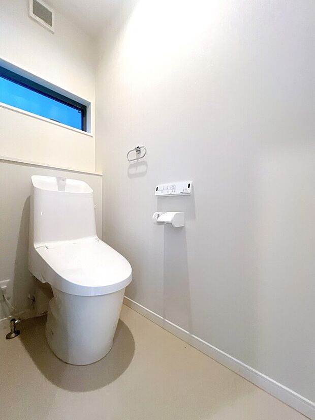 【2Fトイレ】【プラン例】節水機能とお掃除ラクラク設計で、使うたびに気持ちいいベーシアシャワートイレ。