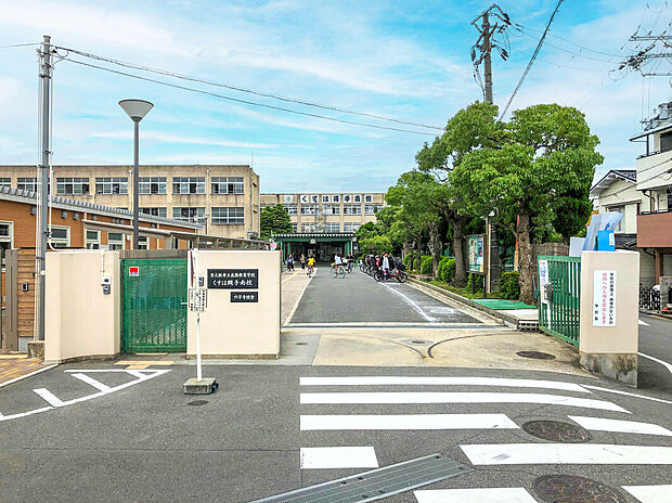 くすは縄手南校六万寺校舎（約10m）