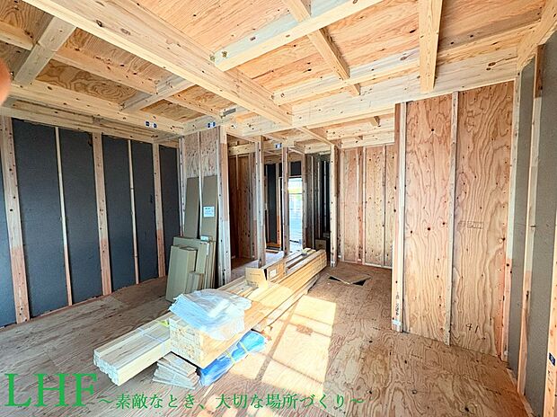 【西東京市南町2丁目】
周辺は交通量少なめの閑静な住宅地。北側幅員約6.0mの、ゆとりある前面道路に面した敷地に建つ、新築戸建全2棟のご案内です。