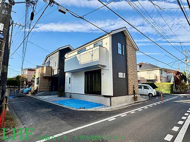 【久我山の暮らし】
京王井の頭線「久我山」駅まで徒歩10分！スーパーやコンビニ、小・中学校も徒歩10分圏内で、公園まで徒歩4分(約260m)。子育て世帯にもおすすめな暮らしやすい住環境です。